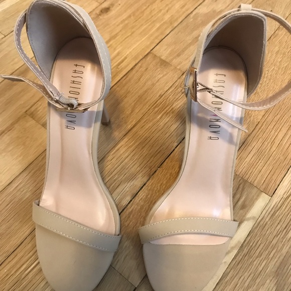 Fashion nova heels- NEVER WORN - Picture 2 of 3